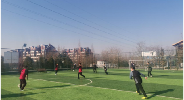 快乐足球，追逐梦想，放飞未来